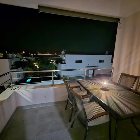 Wanderlust * Komarna