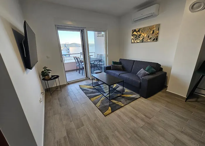 Wanderlust * Komarna